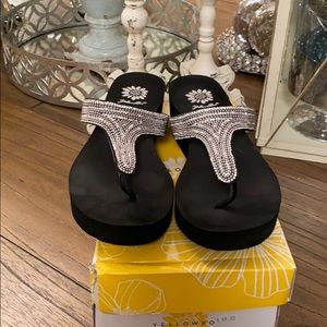 Yellow box 🌼 Sandals